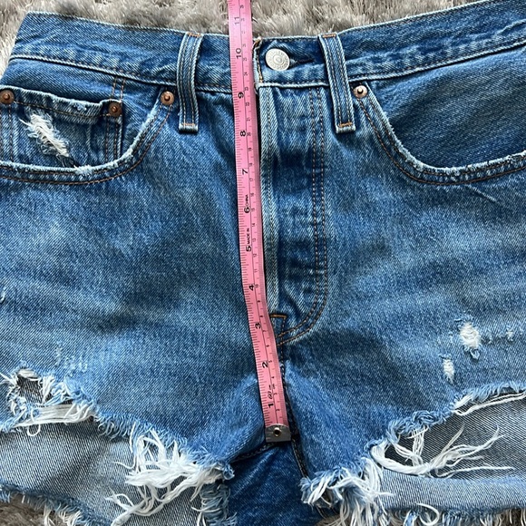 Levi’s 501 Cutoff Shorts - Size 26 - Picture 9 of 10
